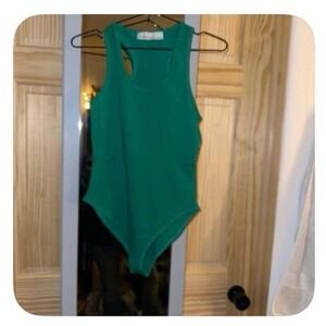 New ZENANA Vibrant Green
Racerback Sleeveless Bodysuit
Size Medium